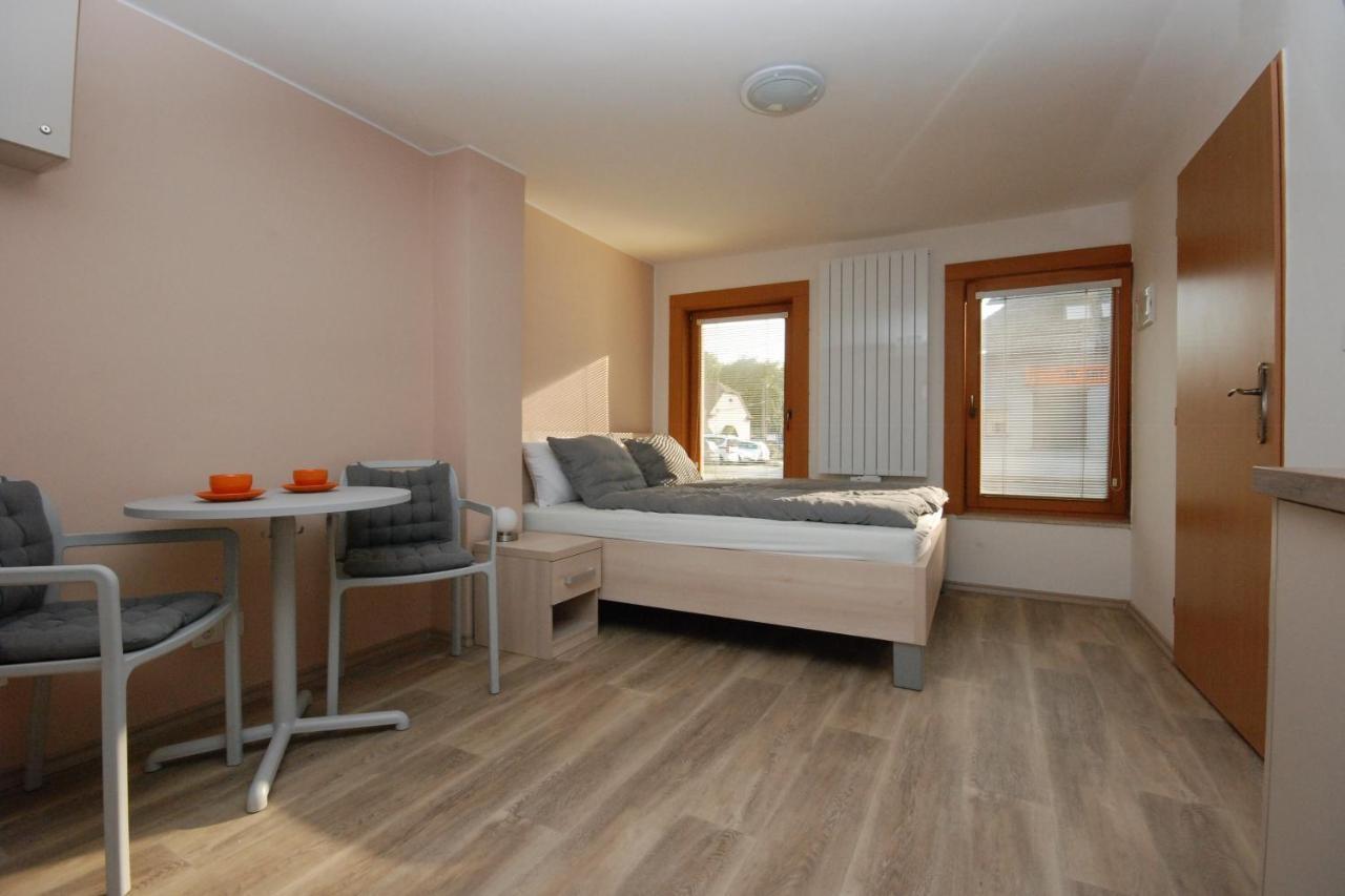 Apartman Mh Бржецлав Екстер'єр фото